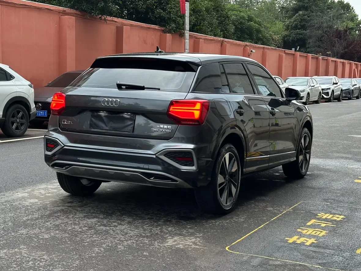 Audi Q2L