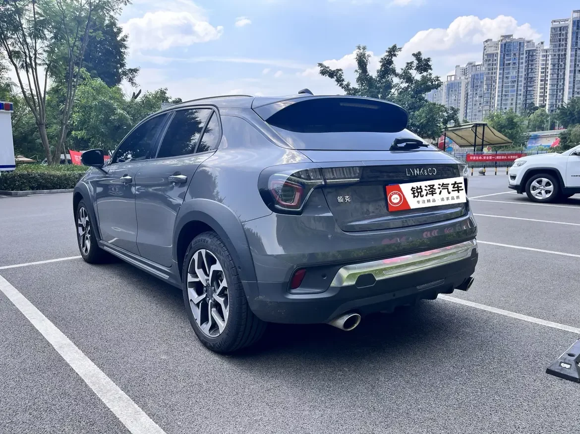 Lynk & Co 02