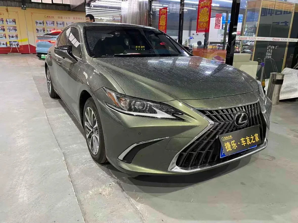 Lexus ES