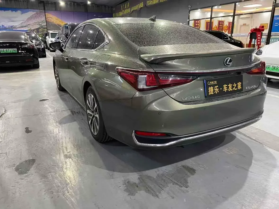 Lexus ES