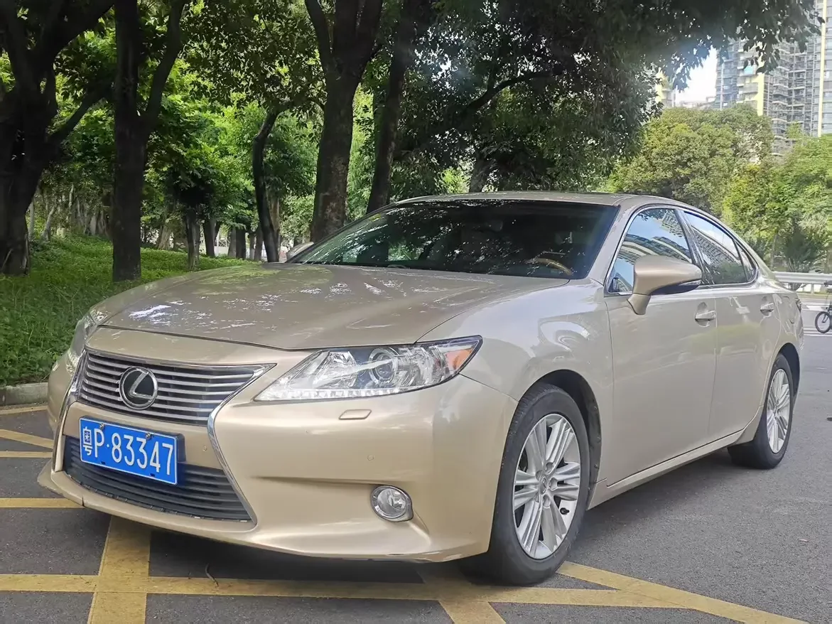 Lexus ES