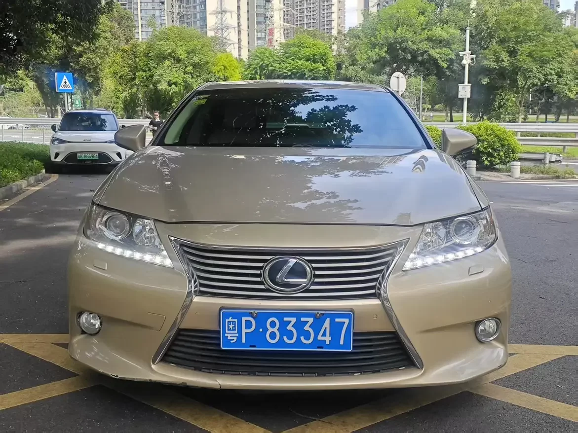 Lexus ES