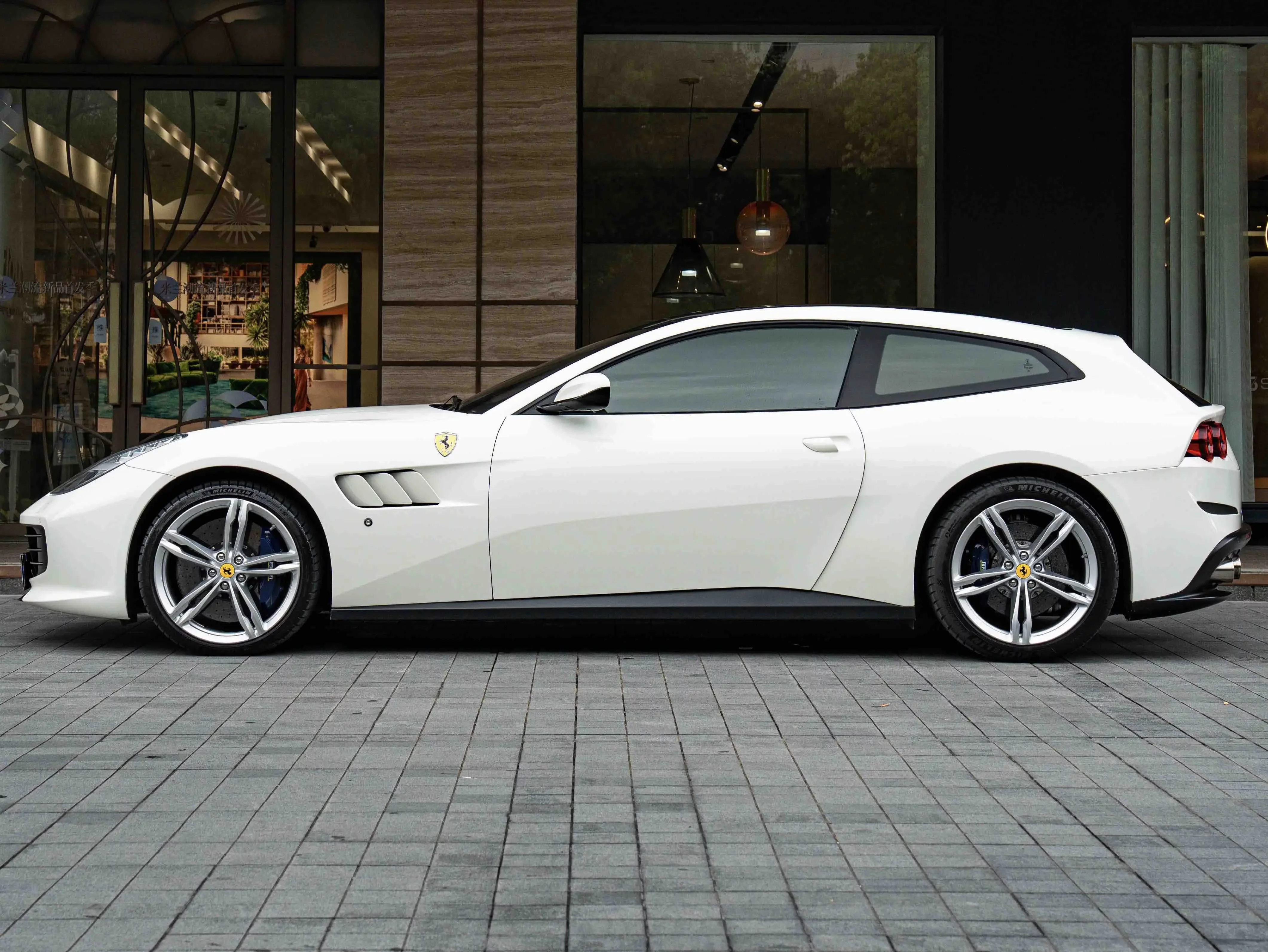 Ferrari GTC4Lusso