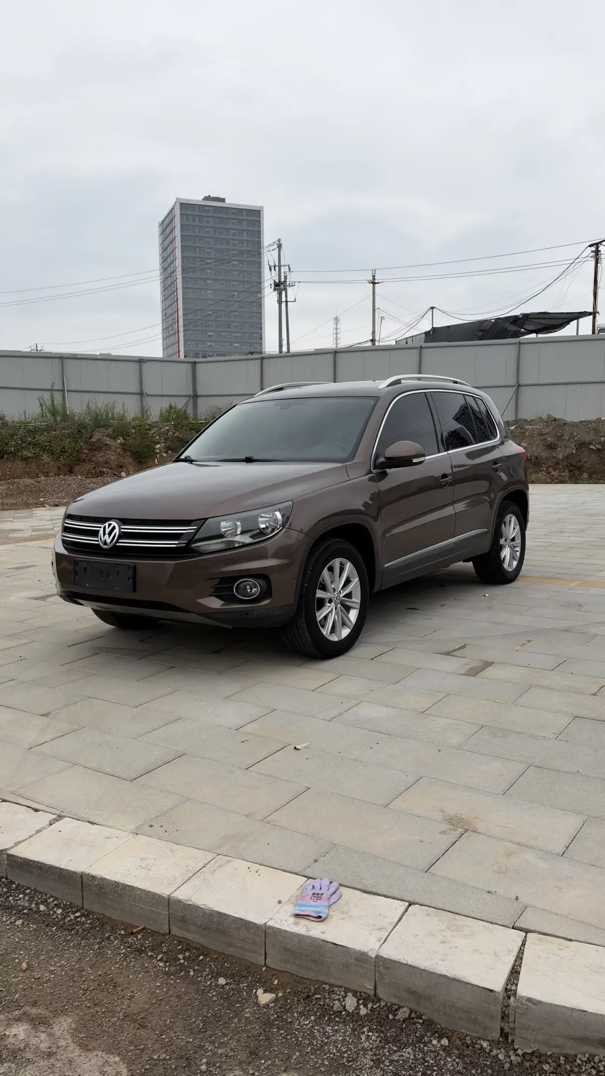 Volkswagen Tiguan (Tharu)