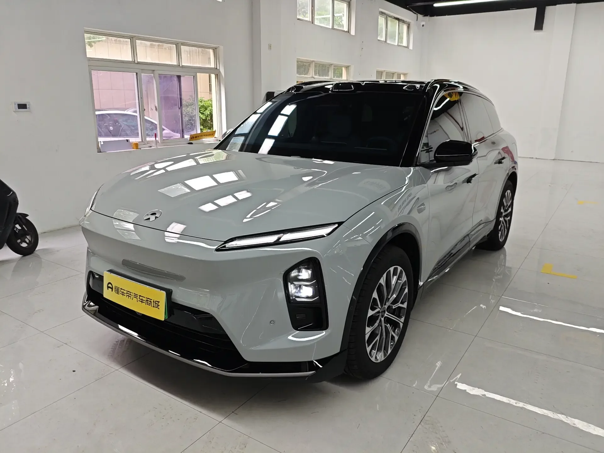 NIO ES6