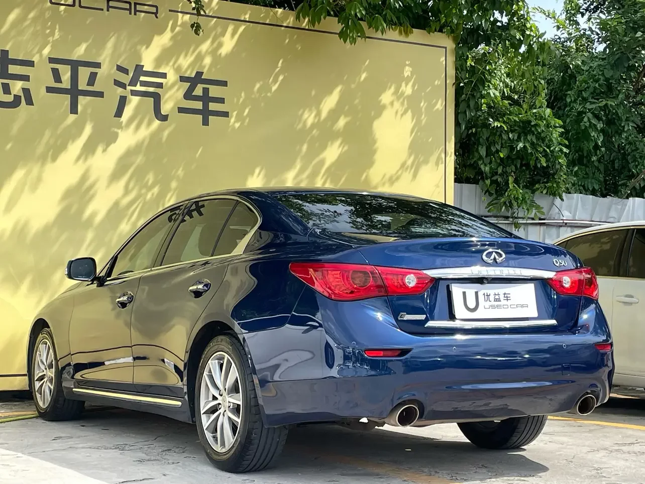 Infiniti Q50L