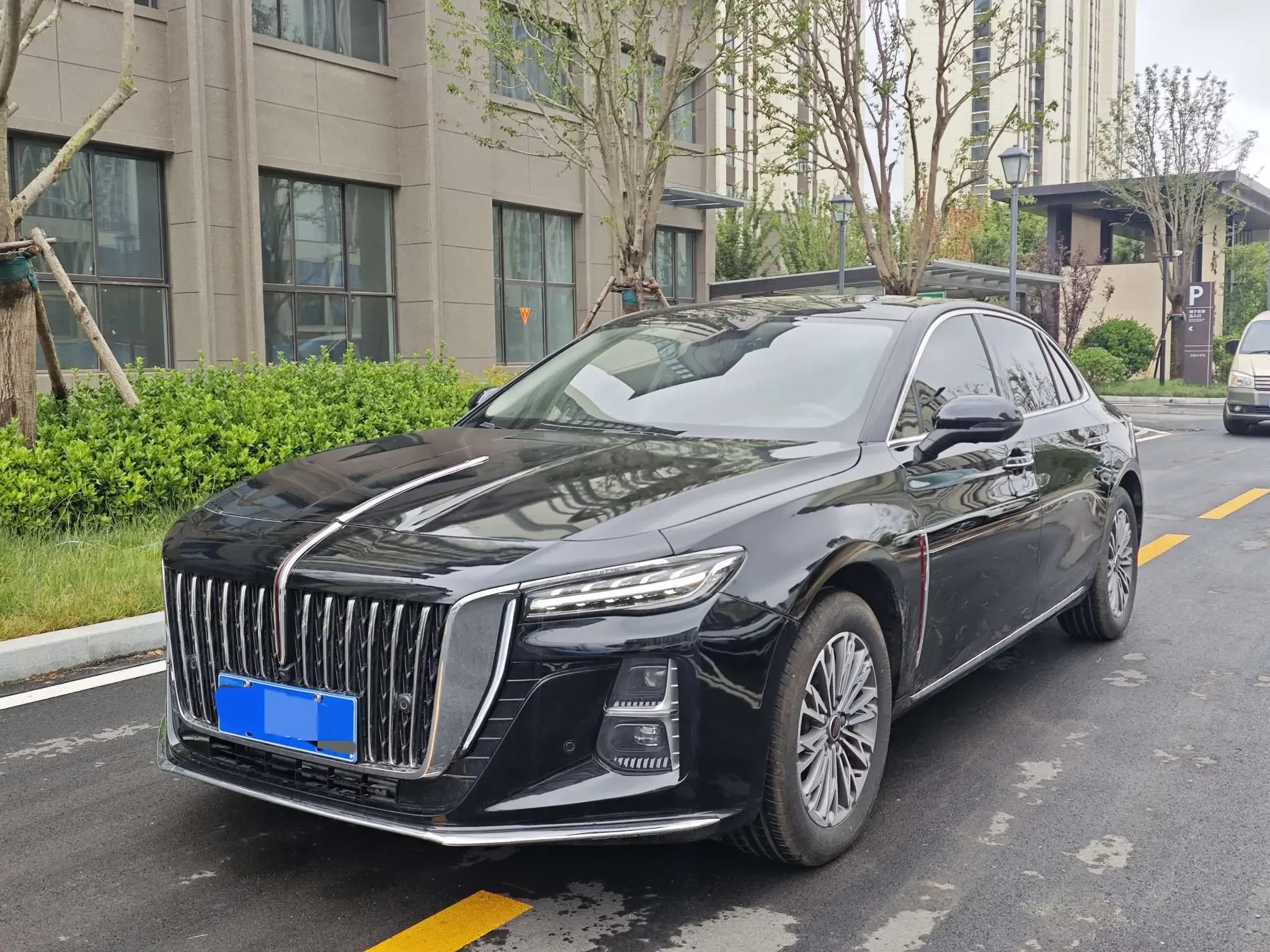 Hongqi H5  из Китая