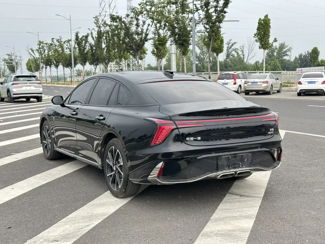 Hongqi H6