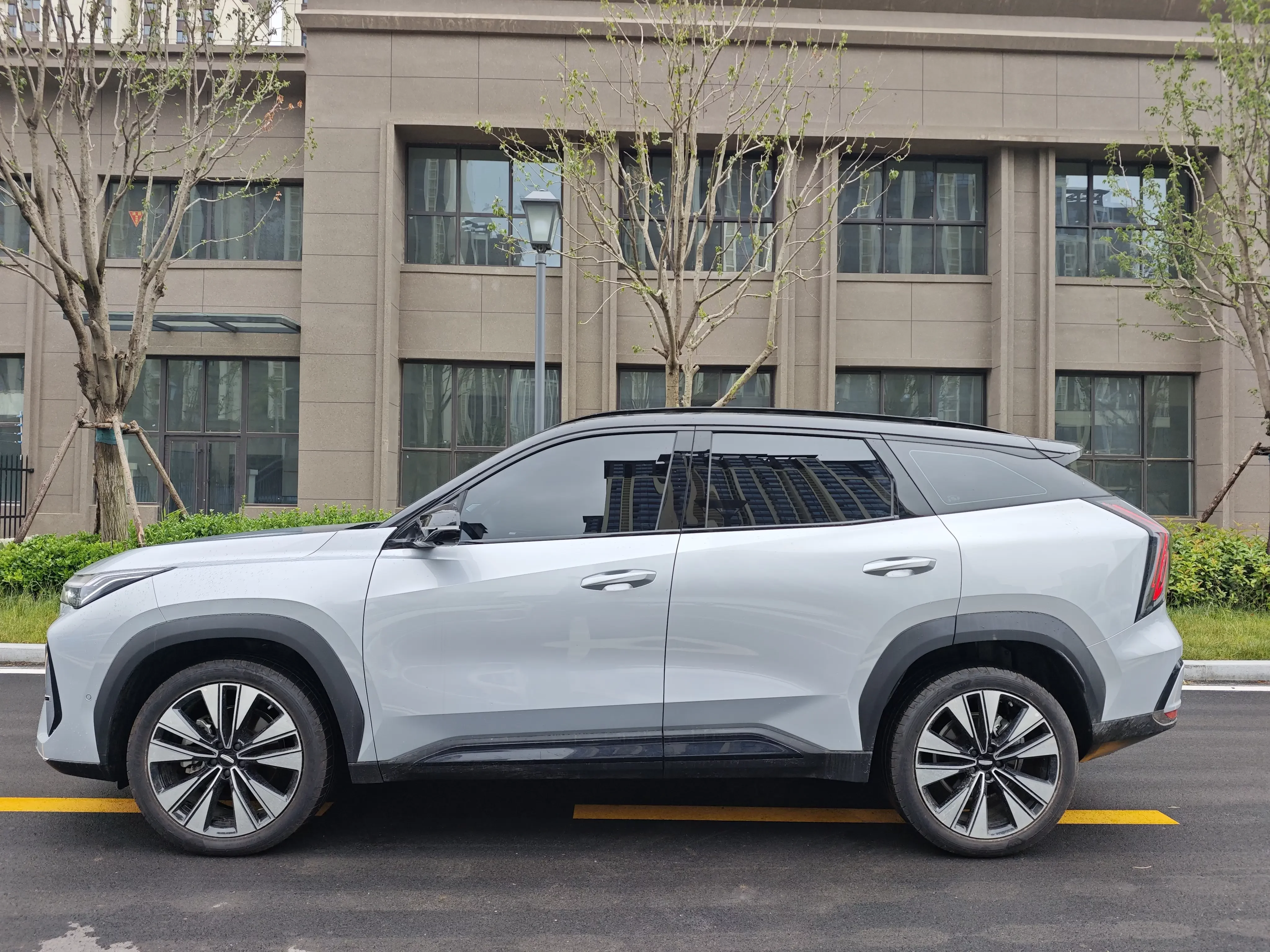 Geely Atlas L