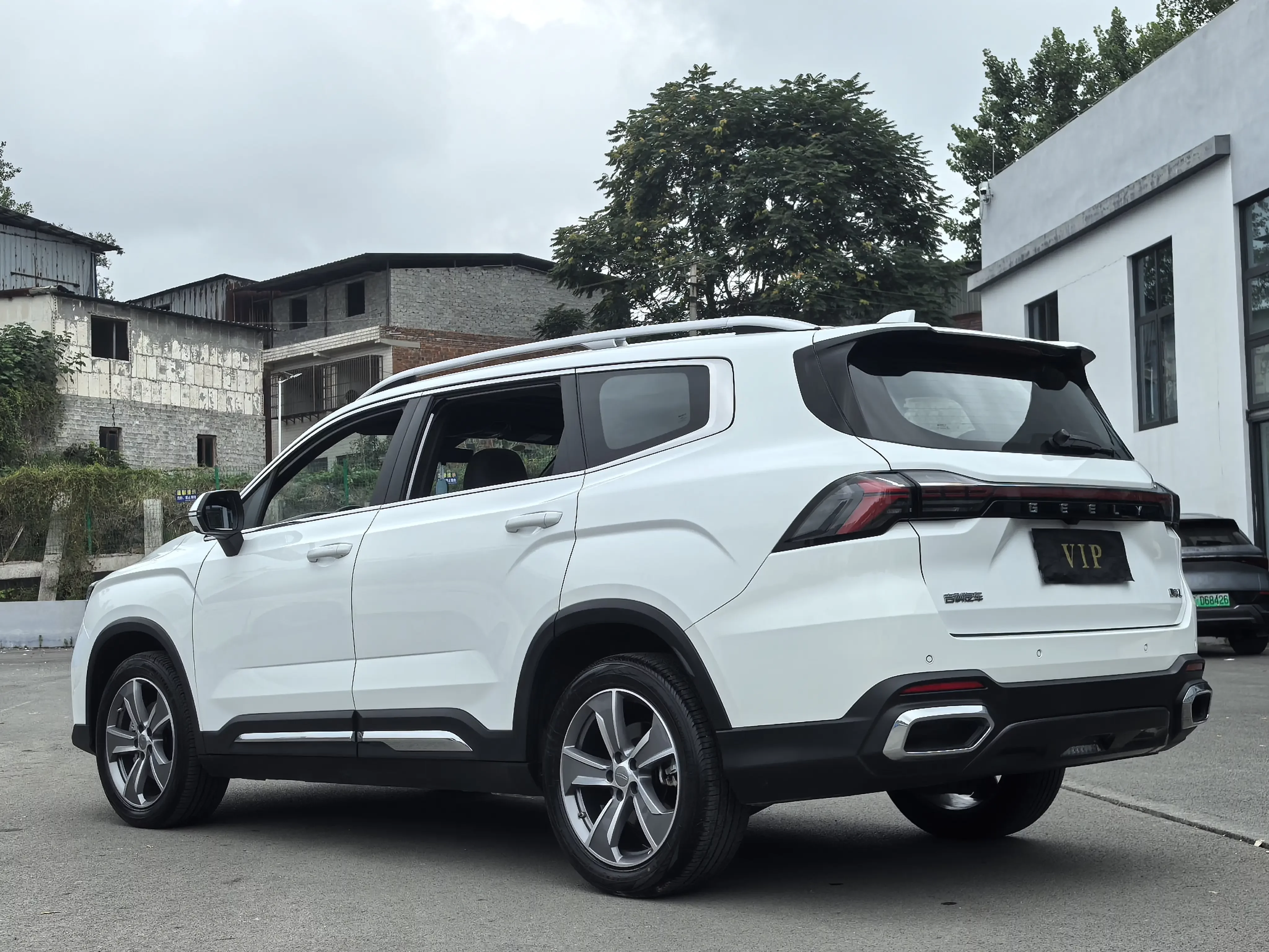 Geely Okavango