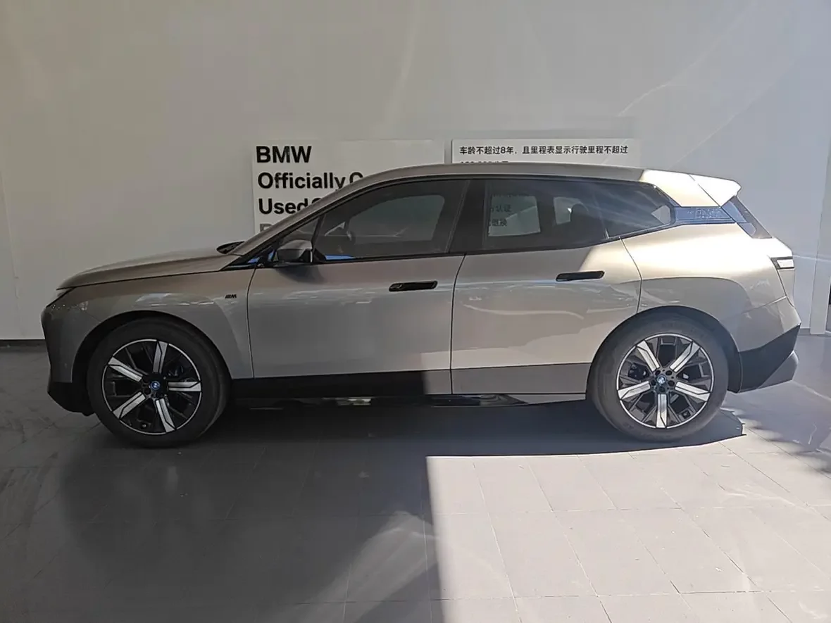 BMW iX