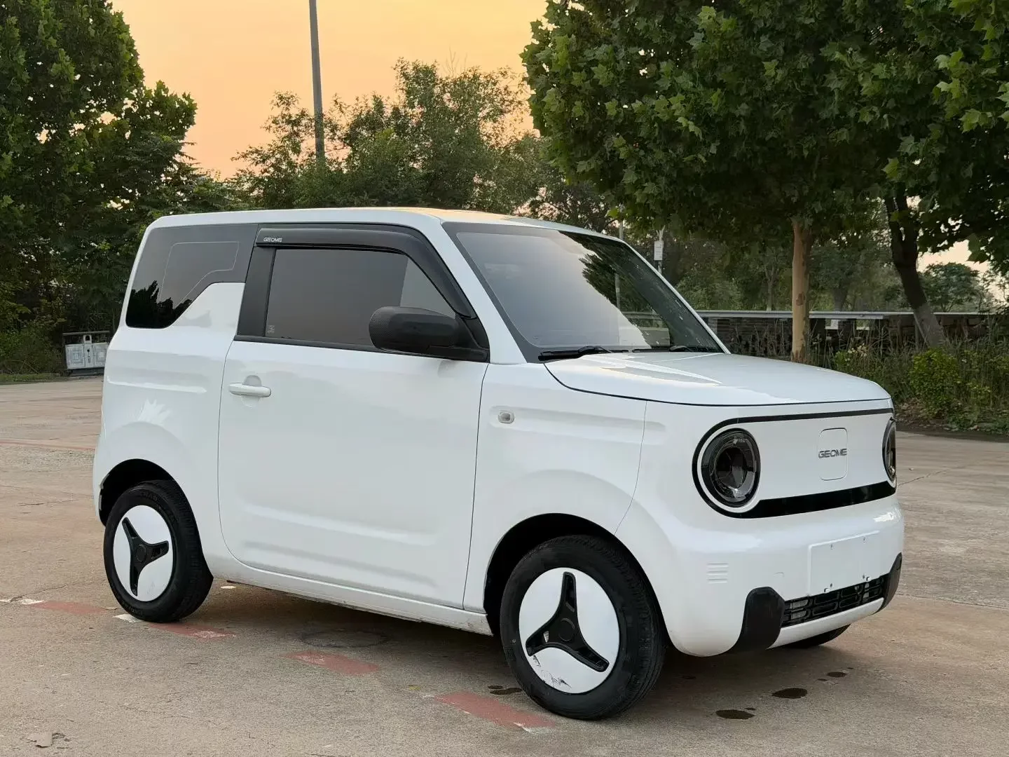 Geely panda