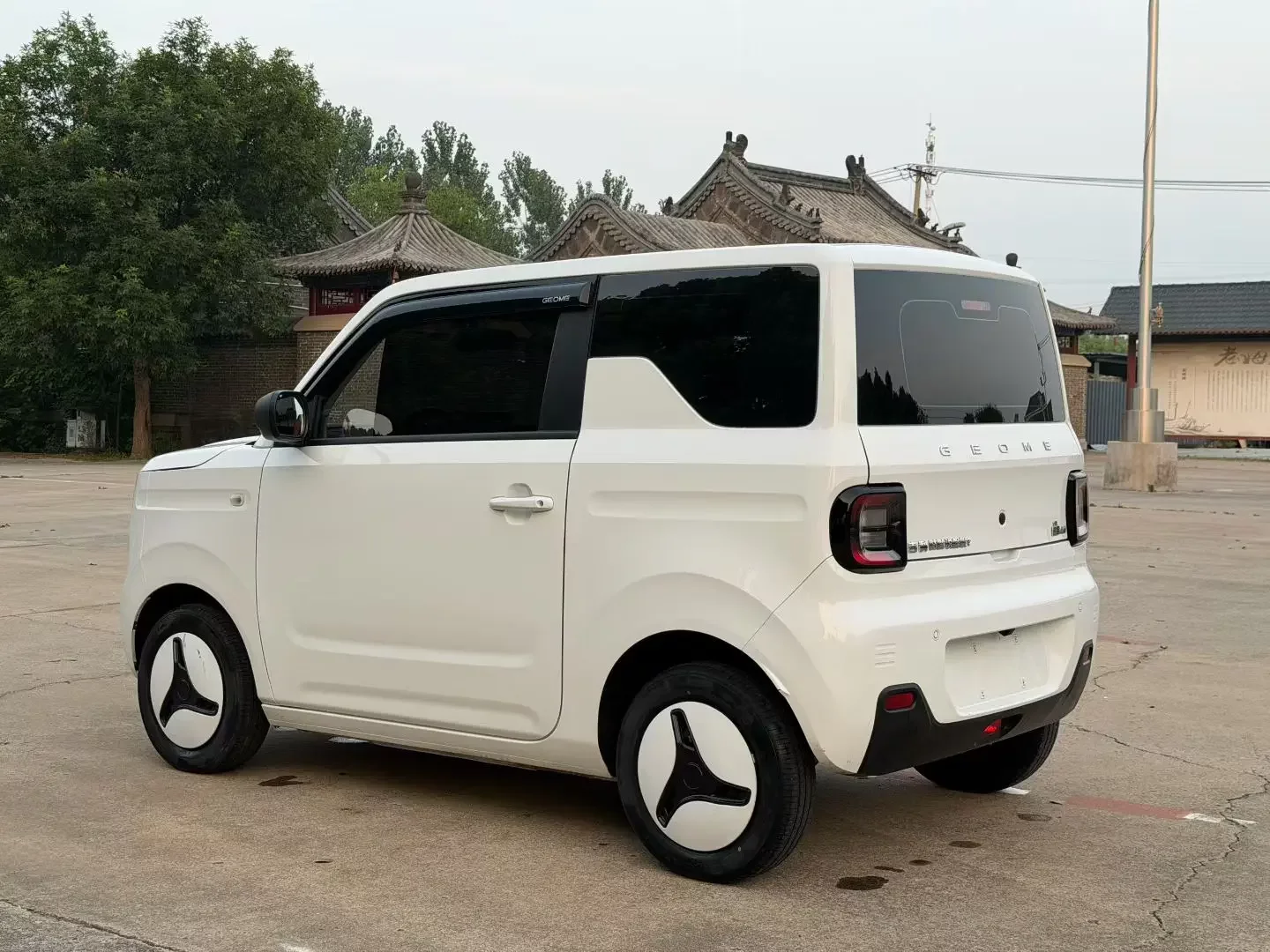 Geely panda