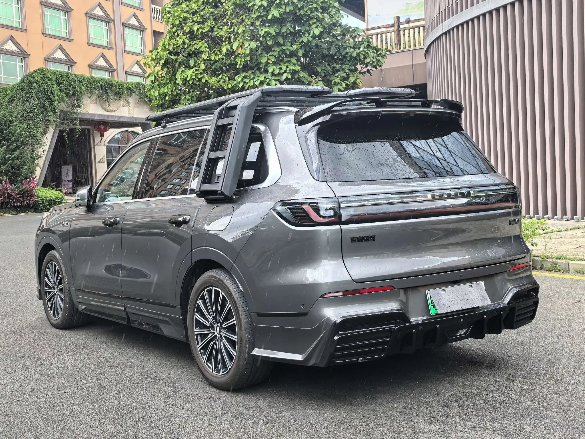 Geely Galaxy M9