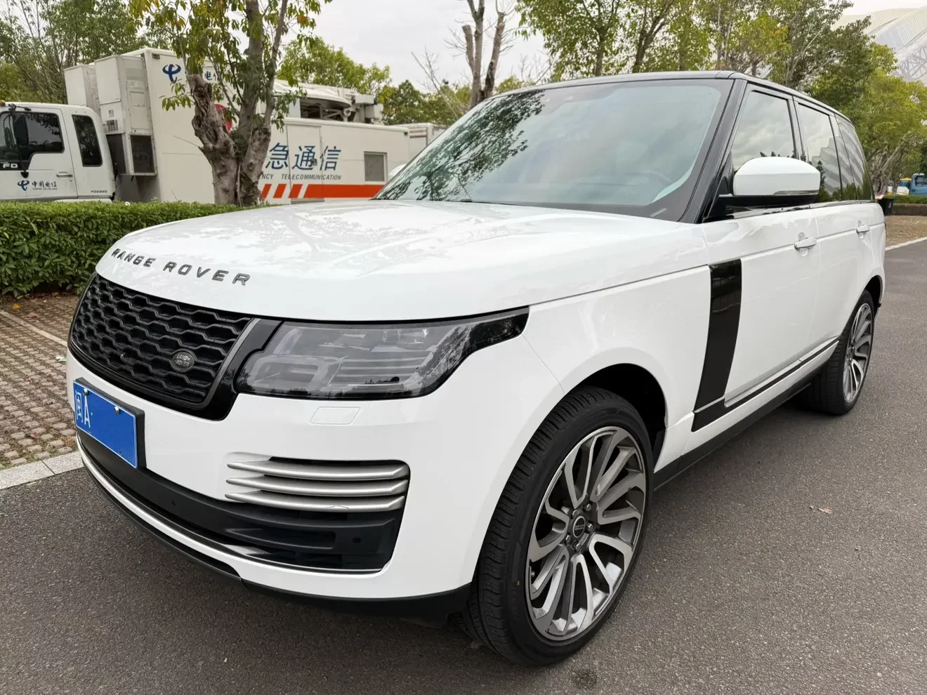 Land Rover range rover