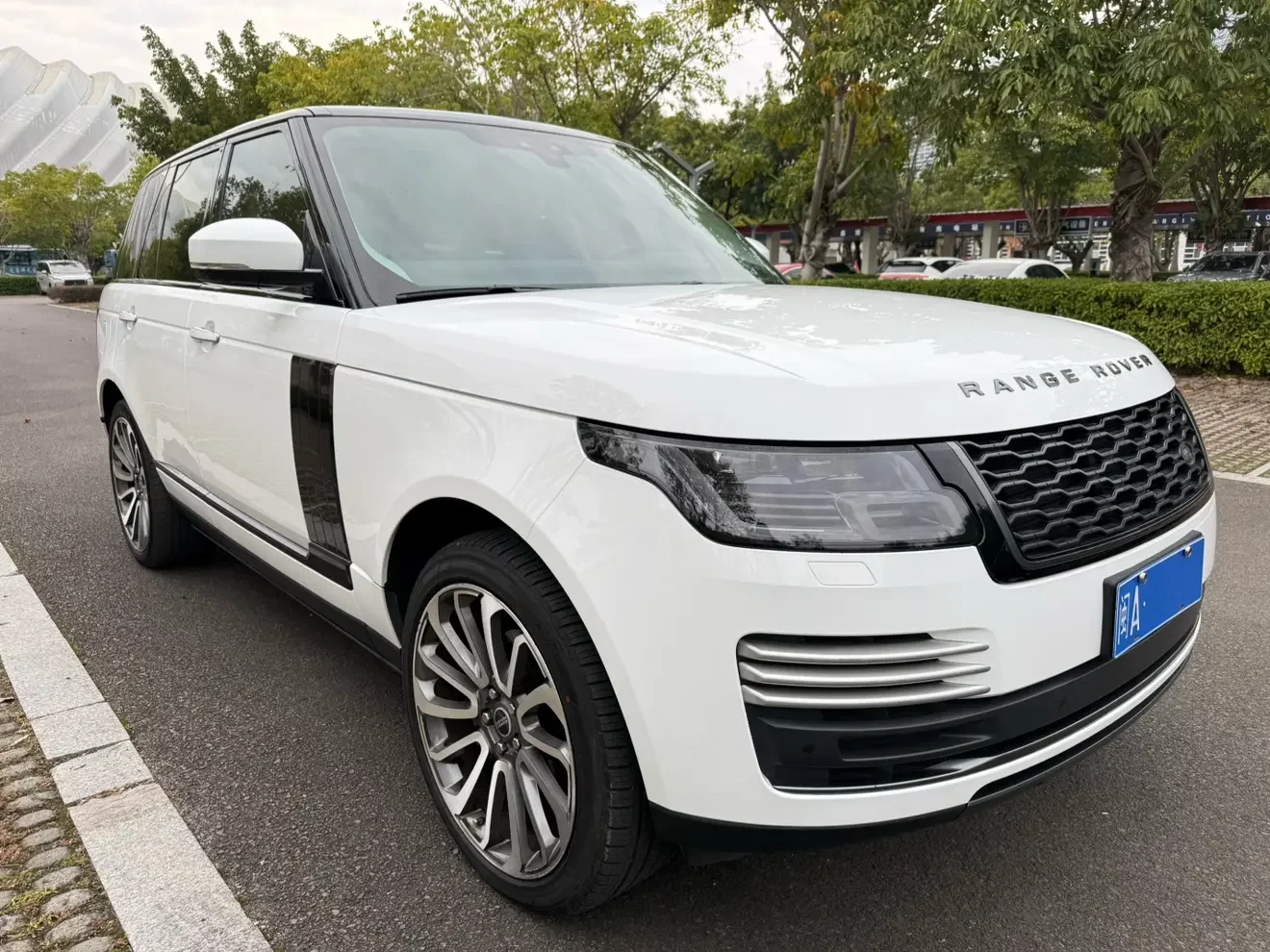Land Rover range rover