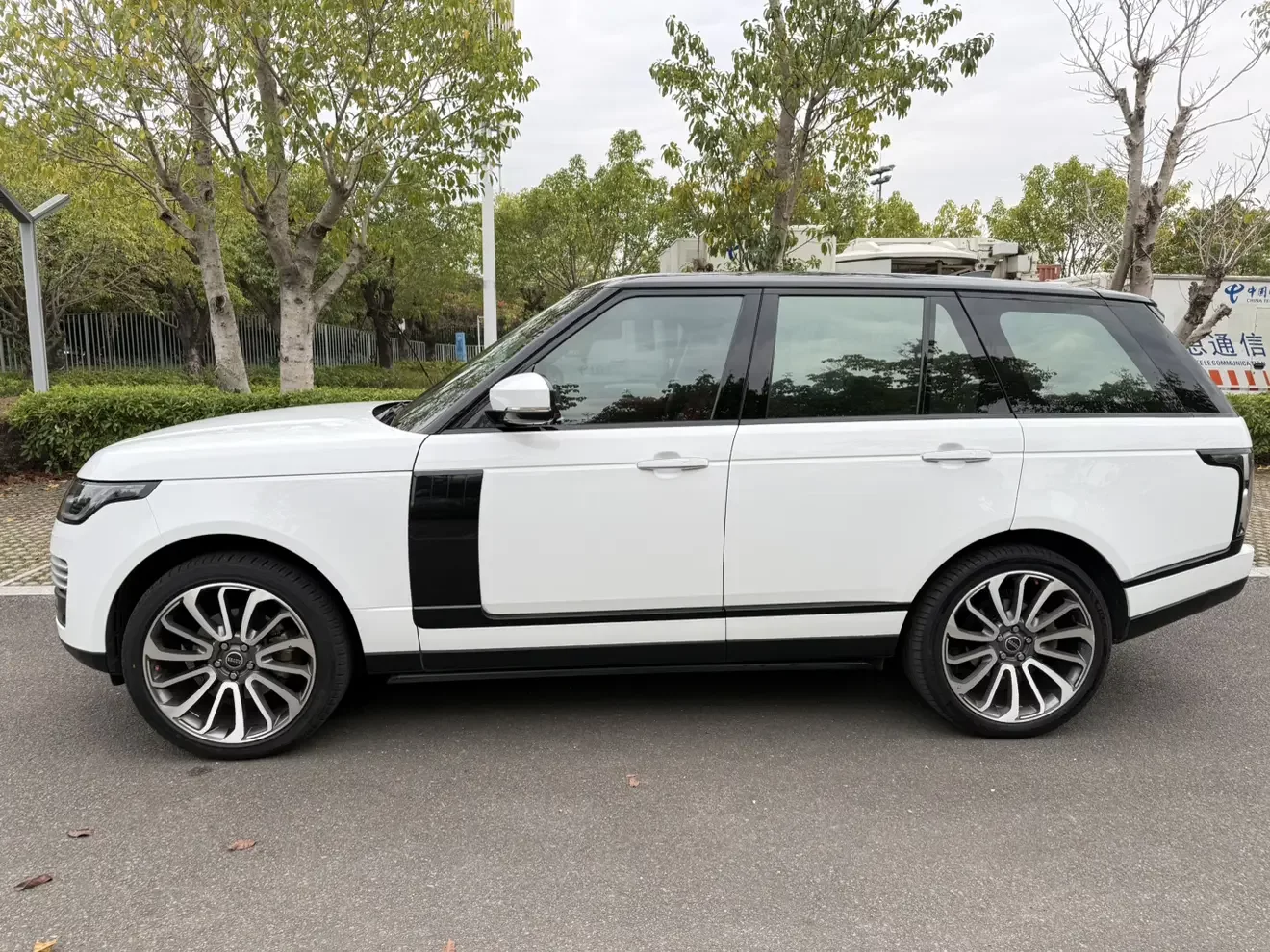 Land Rover range rover