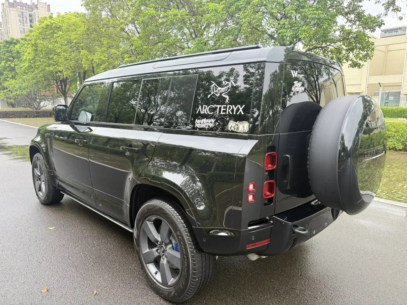 Land Rover guard