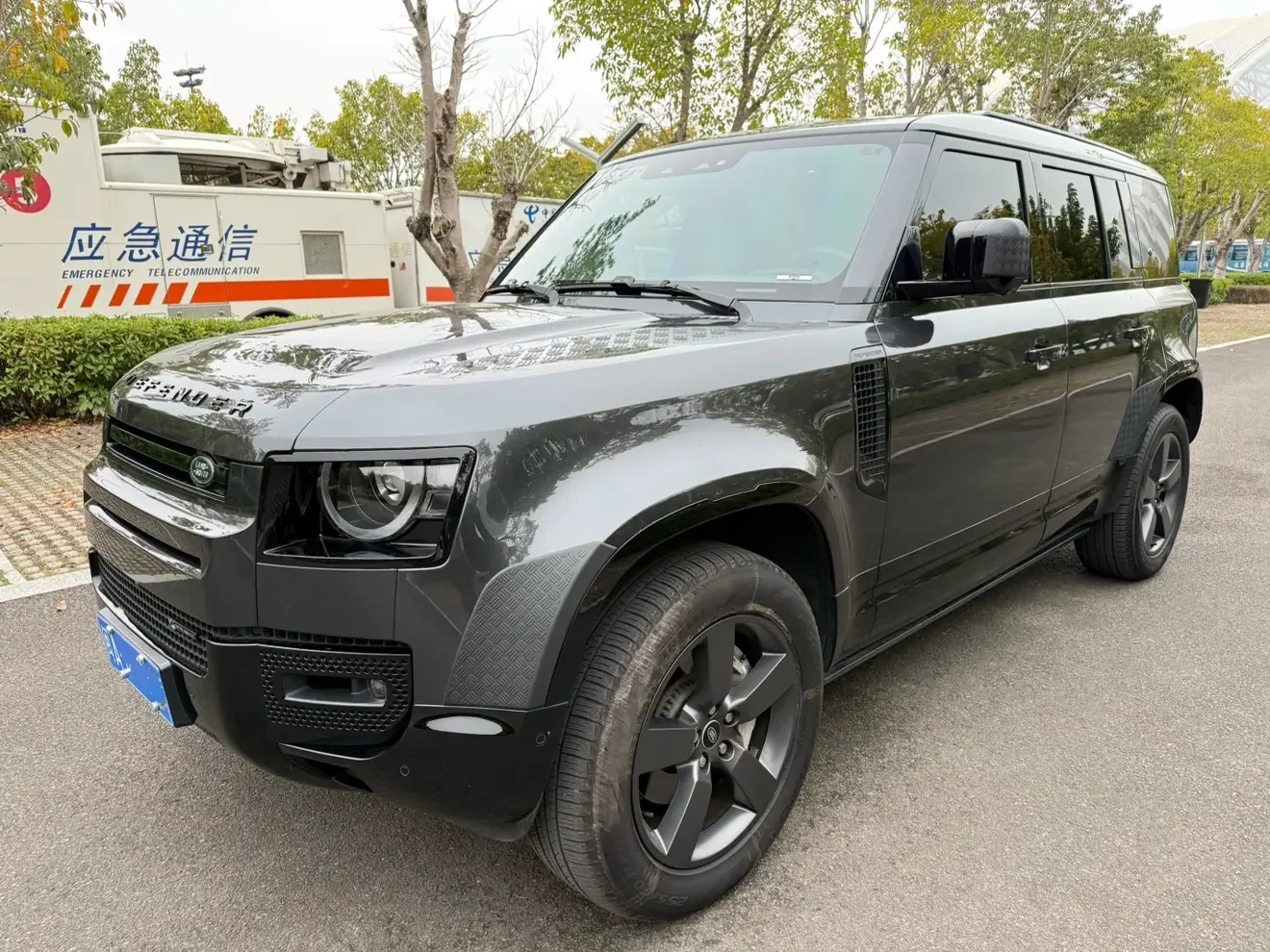 Land Rover guard