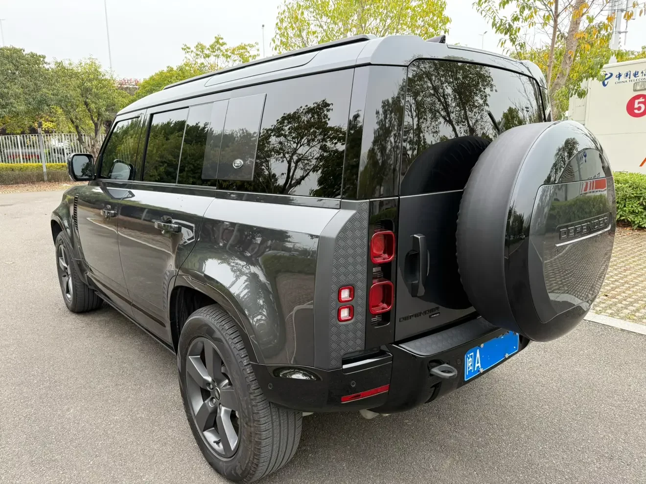Land Rover guard