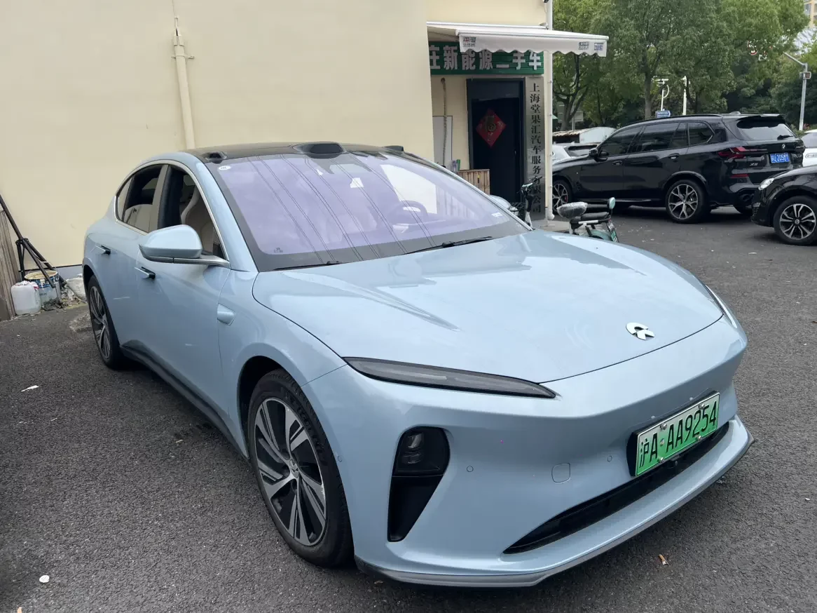 NIO ET5