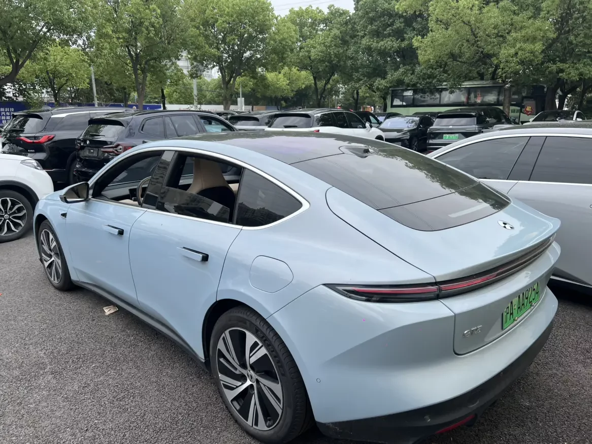 NIO ET5