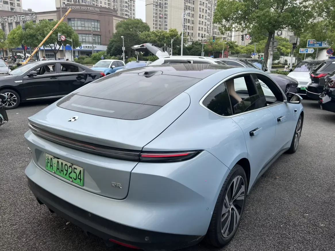 NIO ET5
