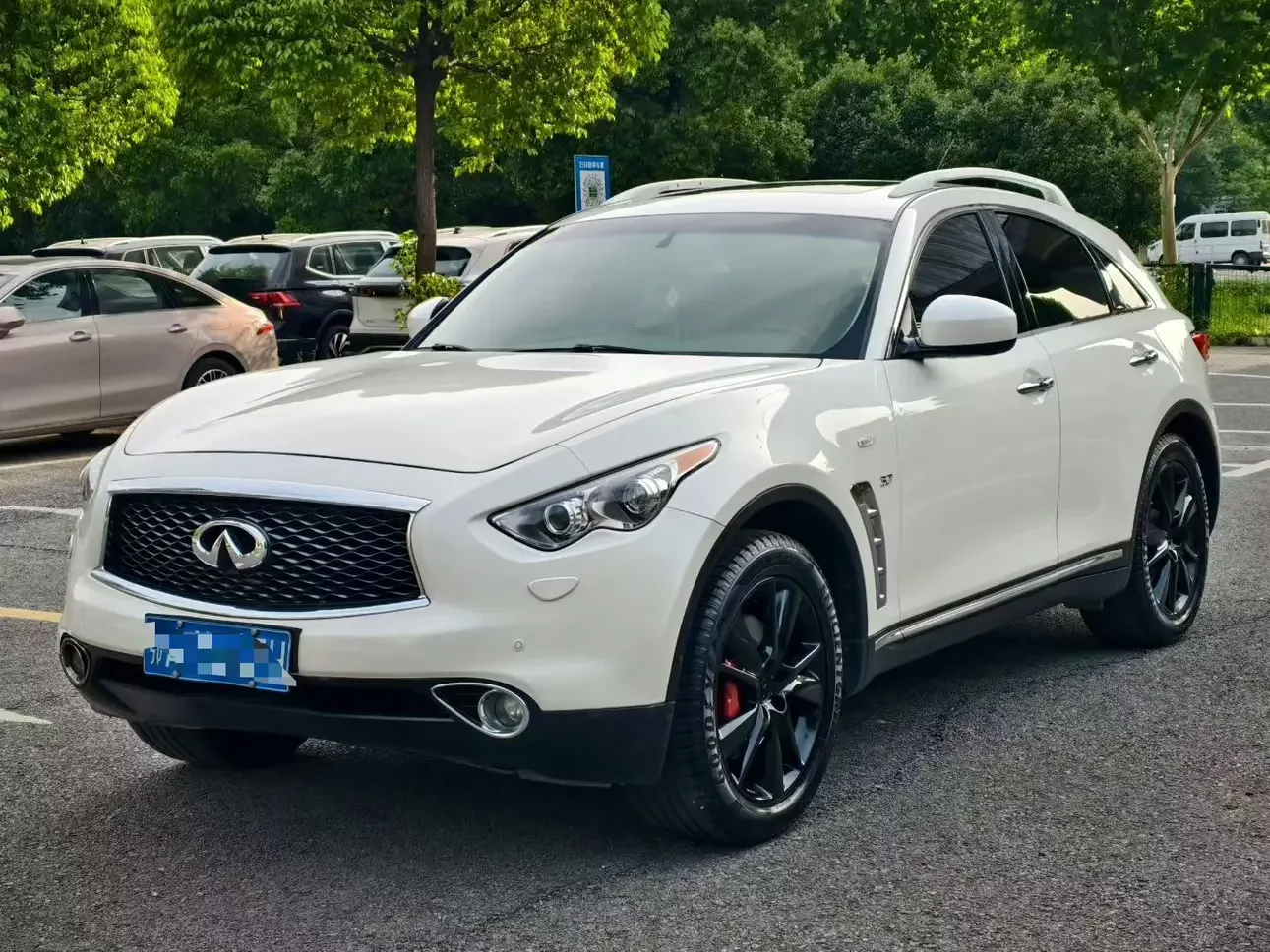 Infiniti QX70  из Китая