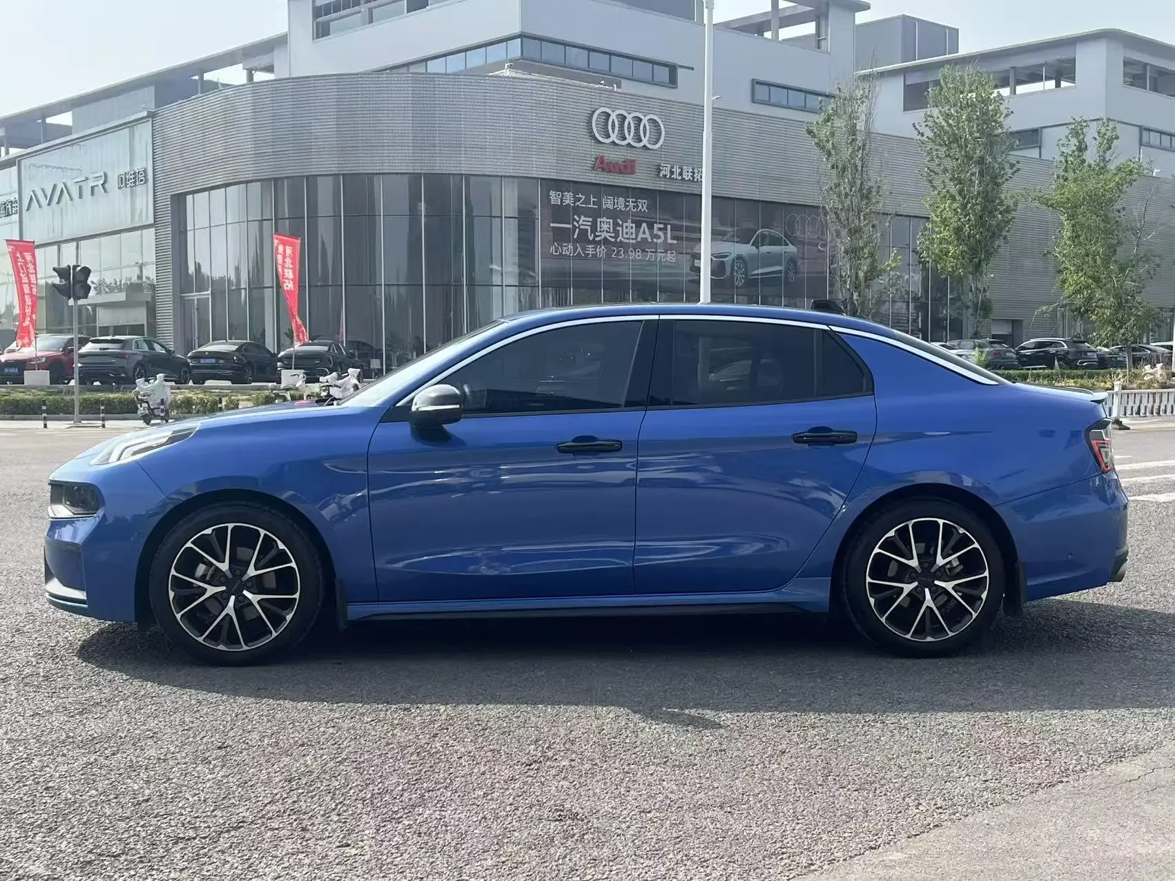 Lynk & Co 03