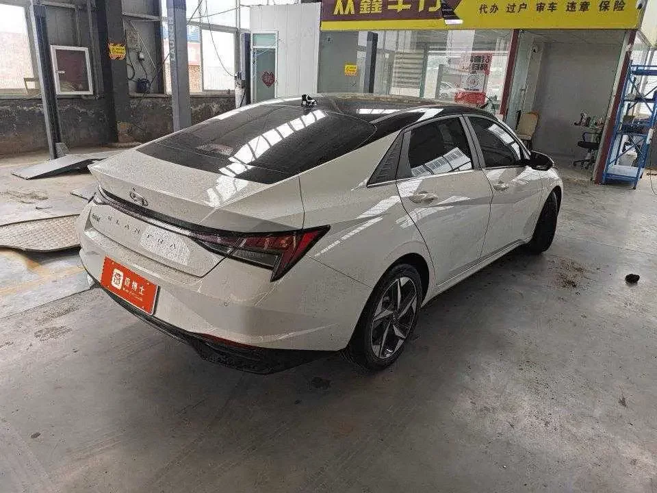 Hyundai Elantra