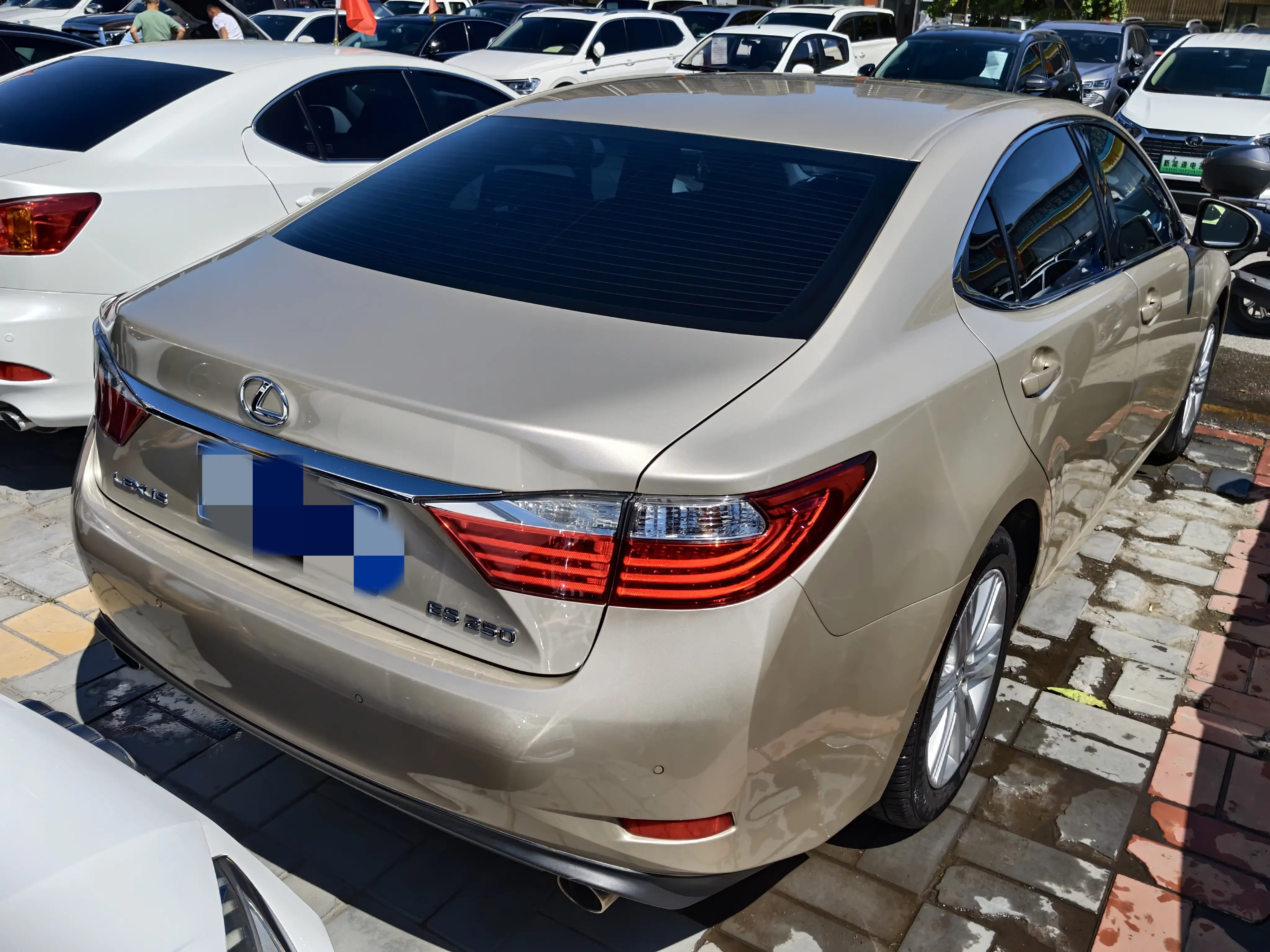 Lexus ES
