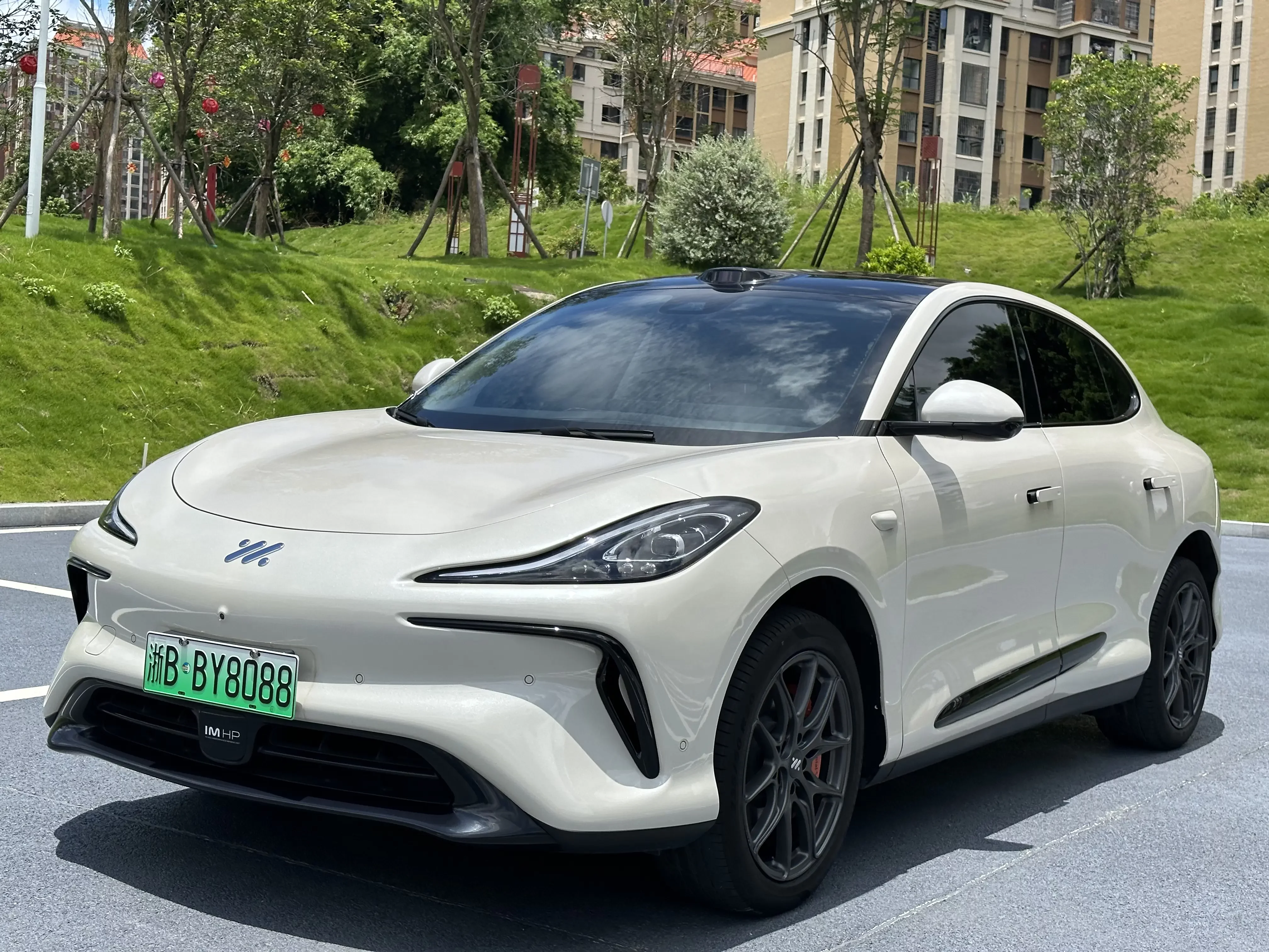 Zhiji LS6  из Китая