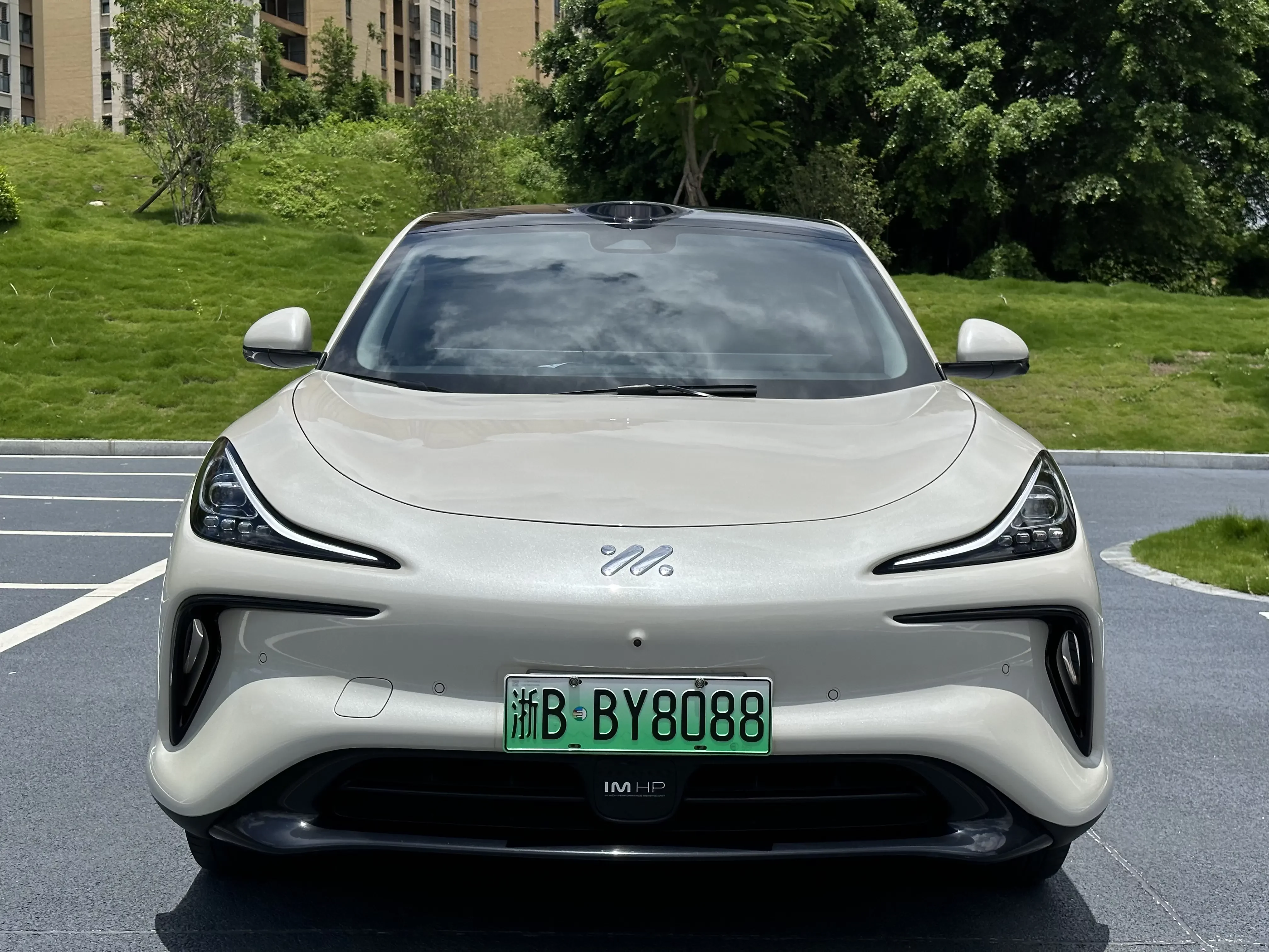 Zhiji LS6  из Китая