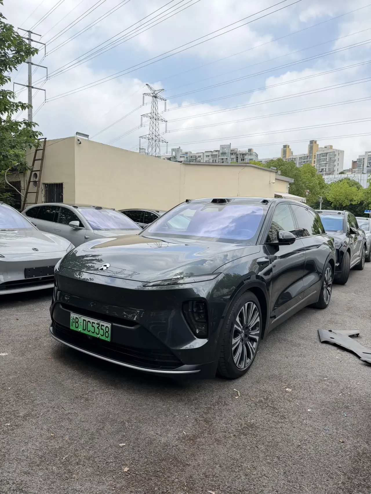 NIO ES8