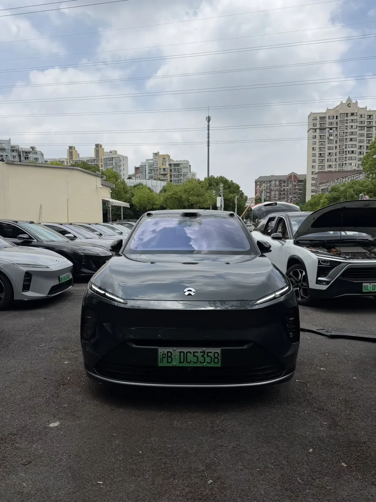 NIO ES8