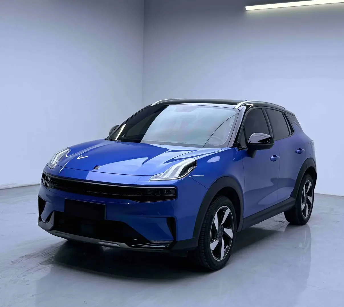 Lynk & Co 06