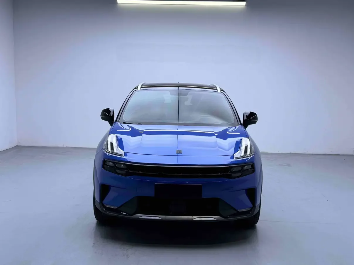 Lynk & Co 06