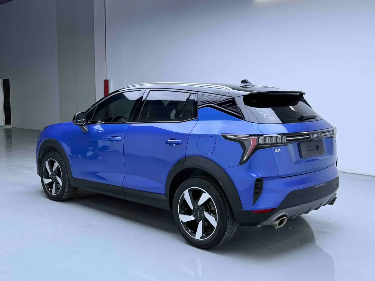 Lynk & Co 06