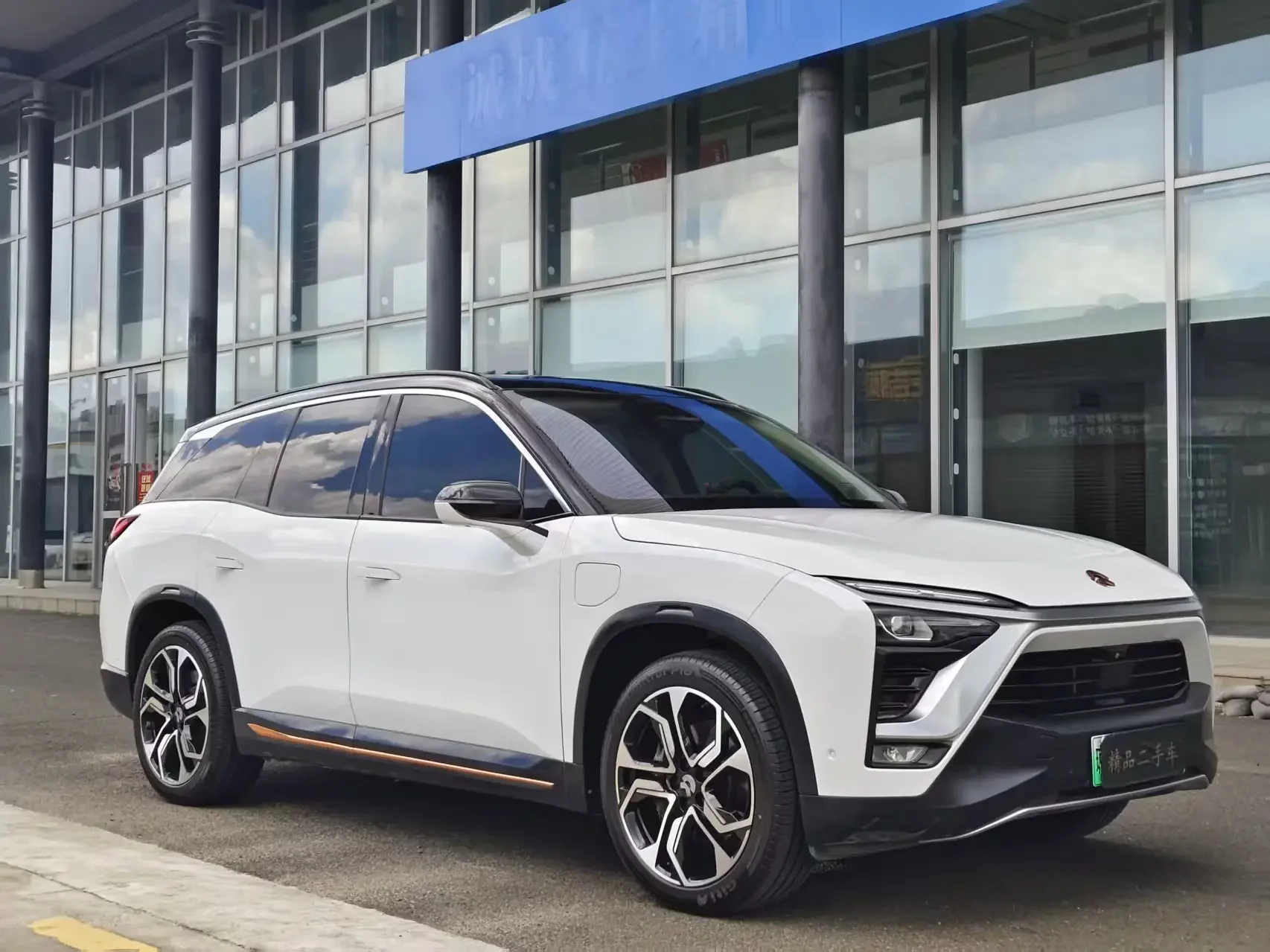 NIO ES8
