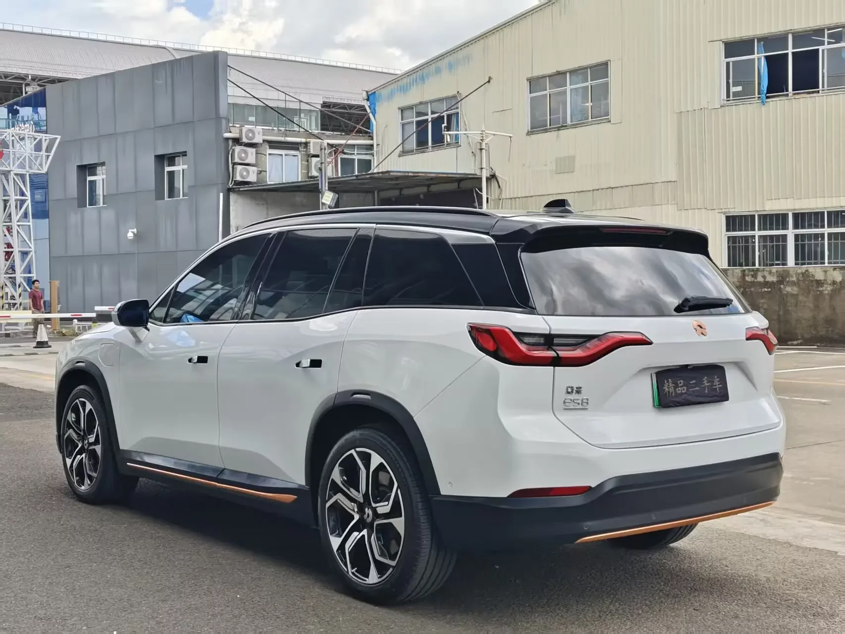 NIO ES8