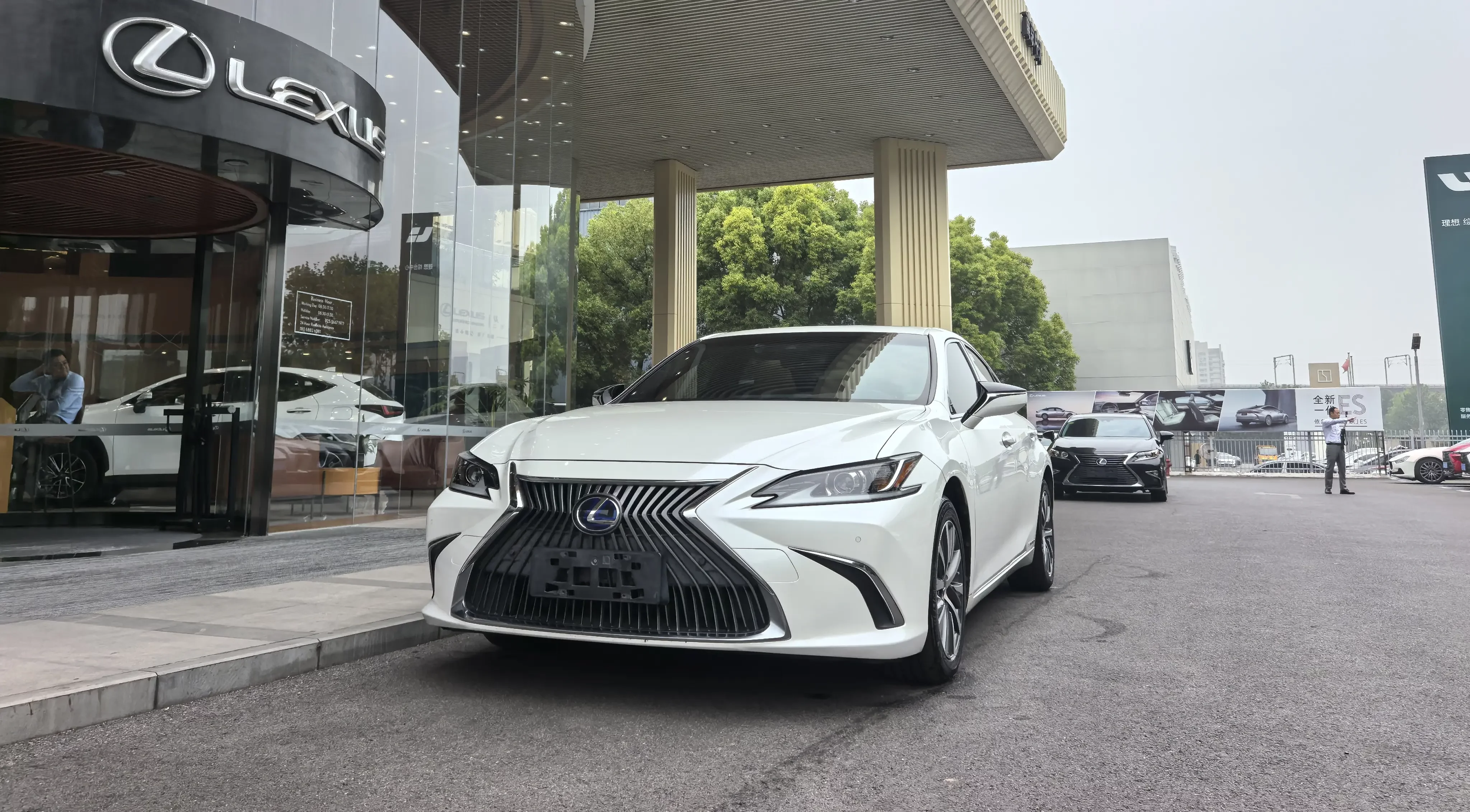 Lexus ES