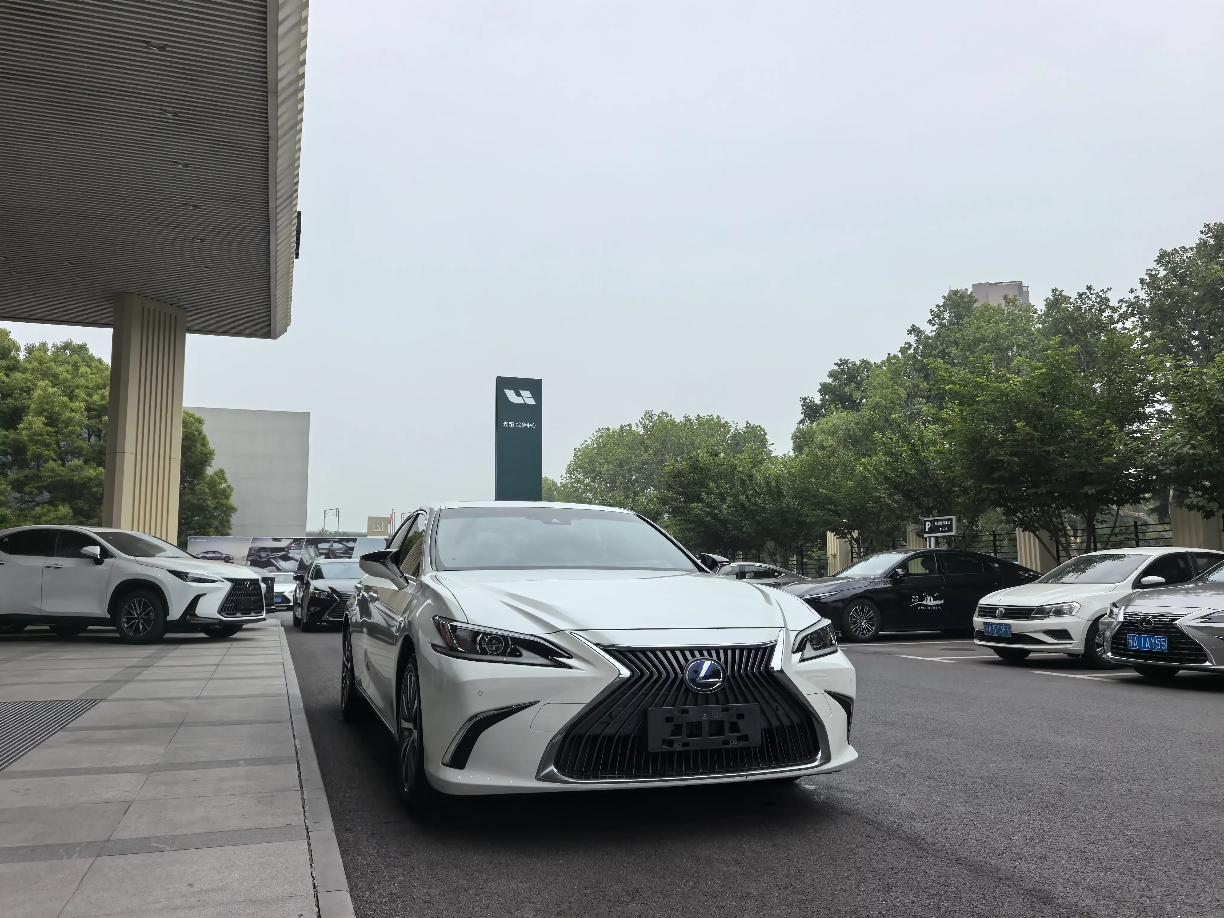 Lexus ES