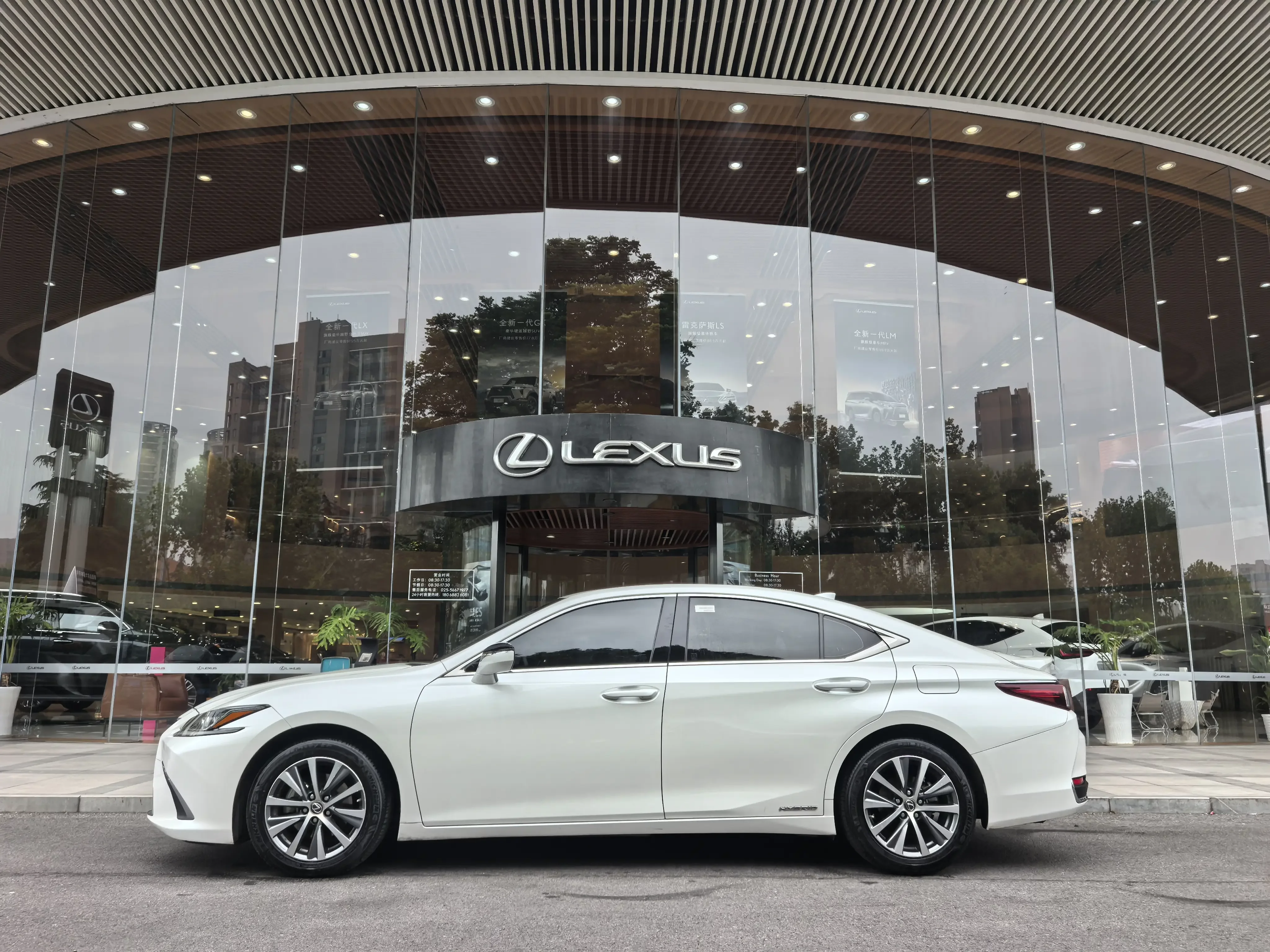 Lexus ES