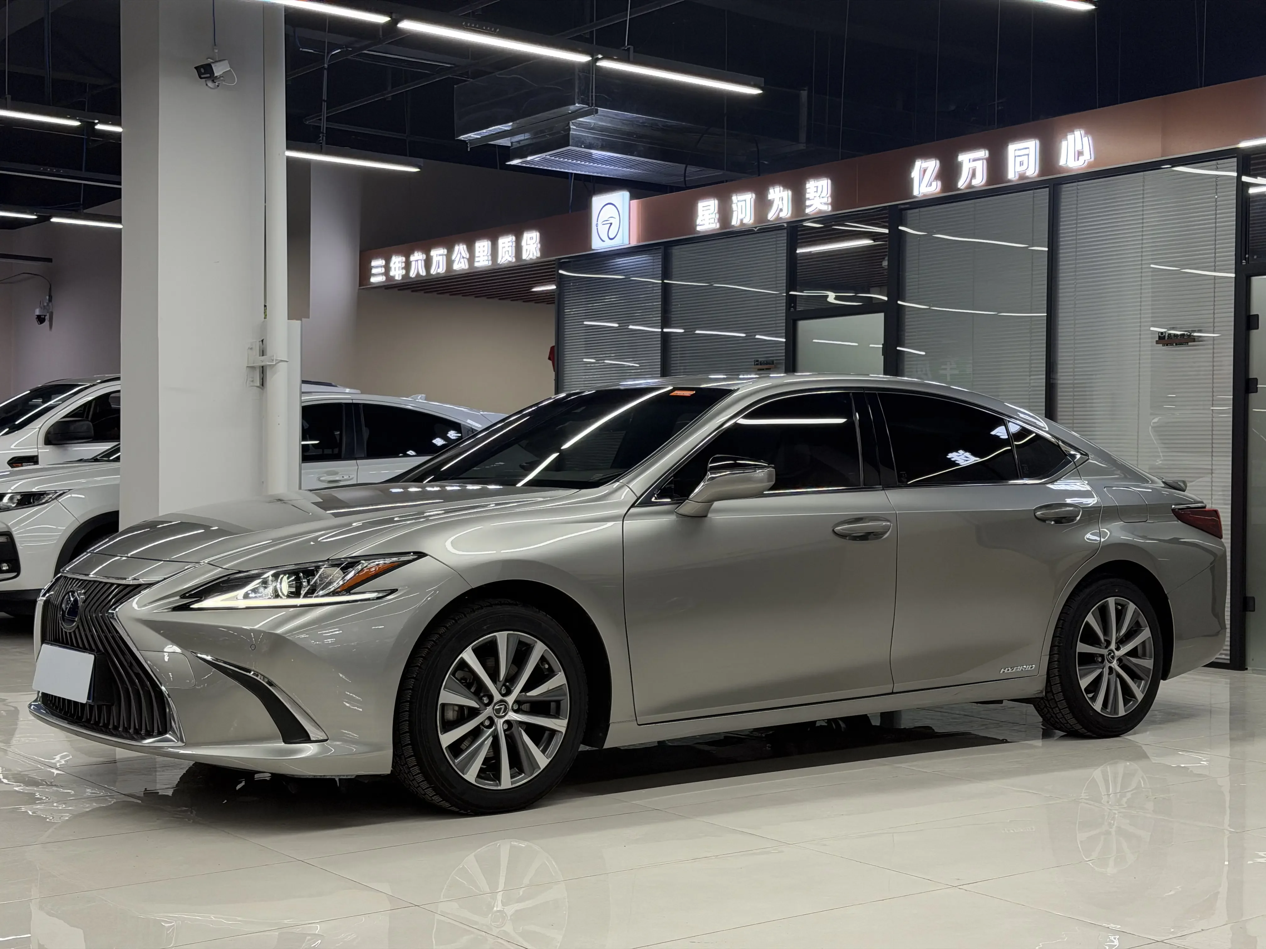 Lexus ES