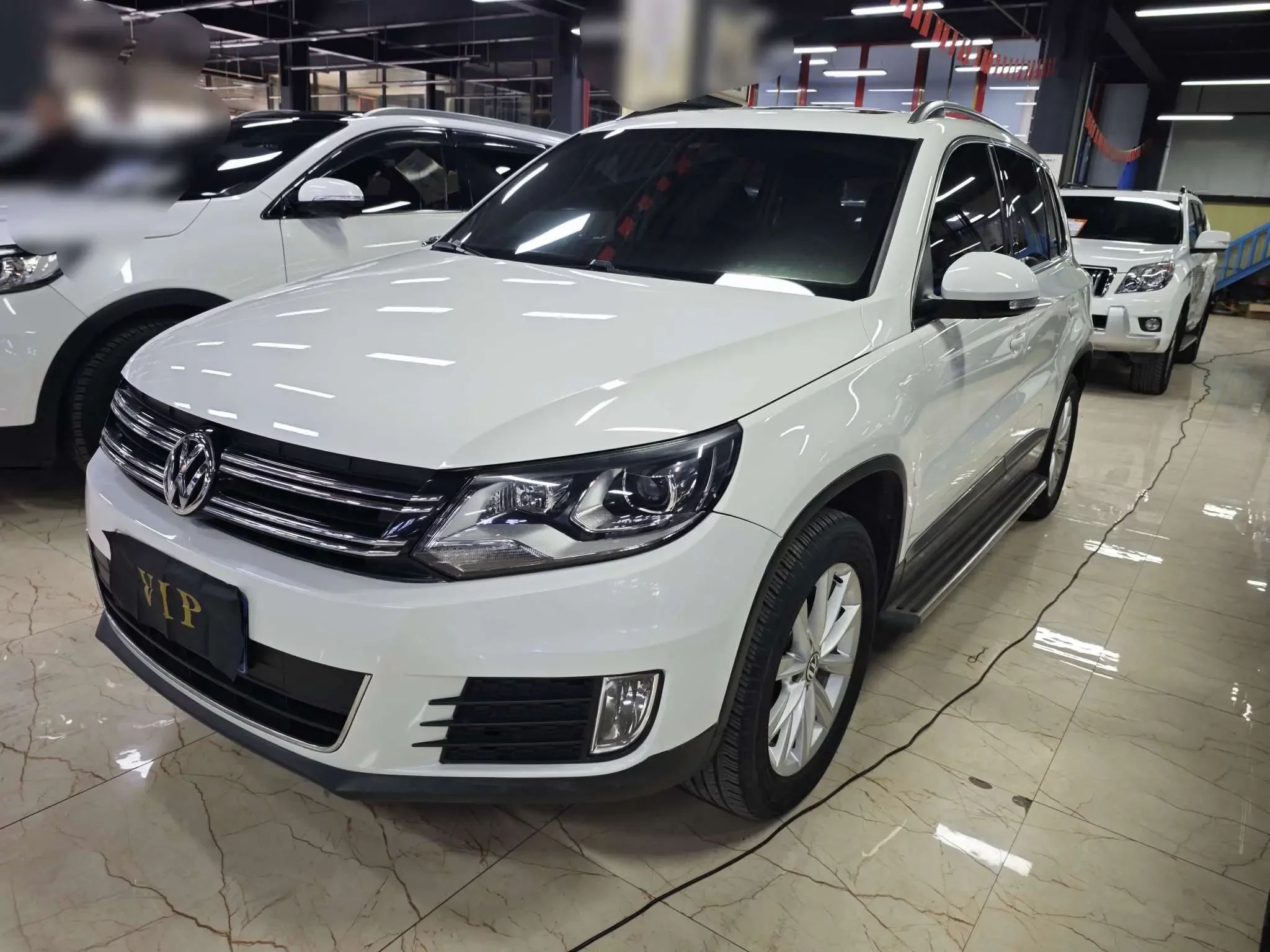 Volkswagen Tiguan (Tharu)