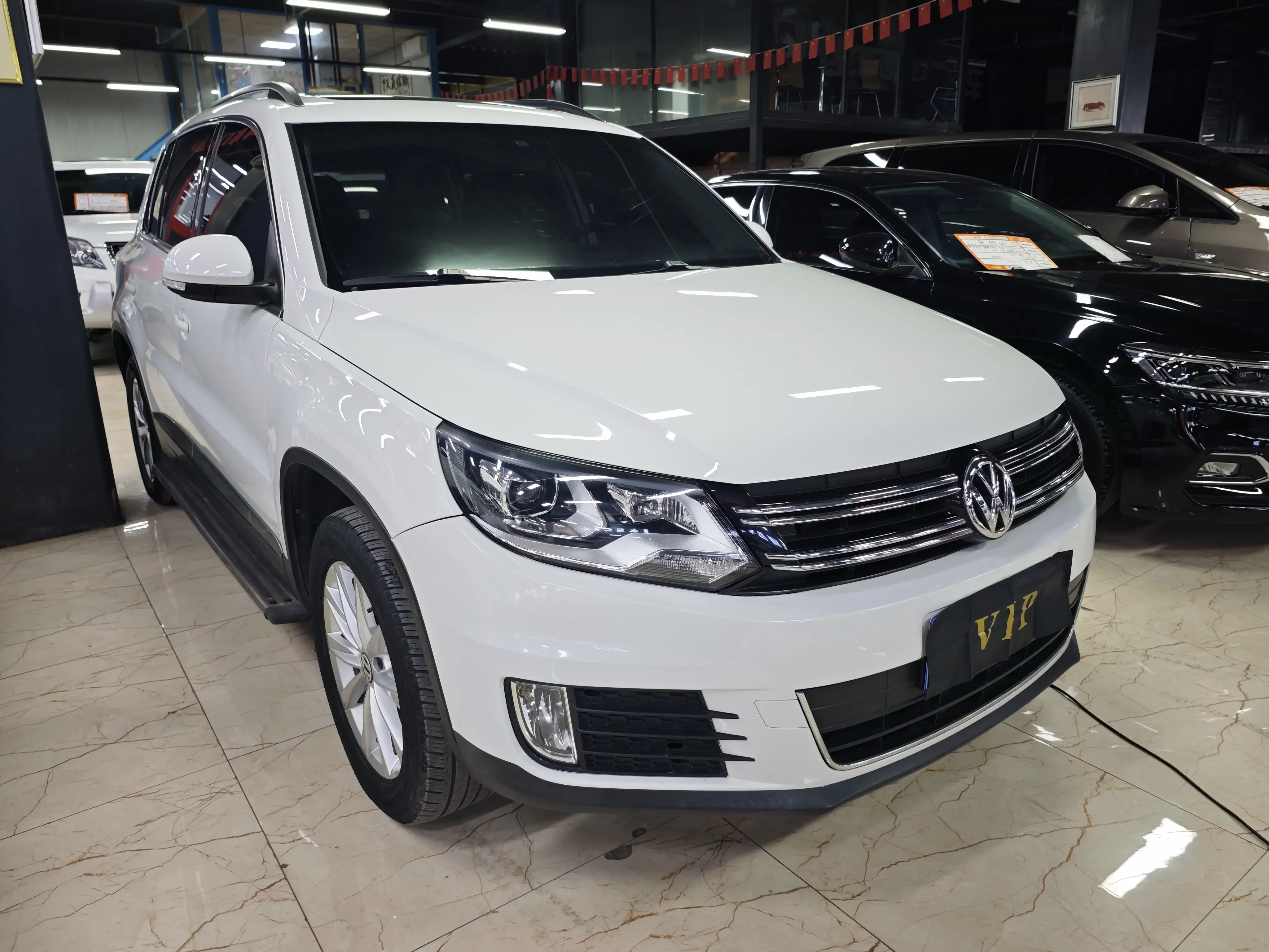 Volkswagen Tiguan (Tharu)