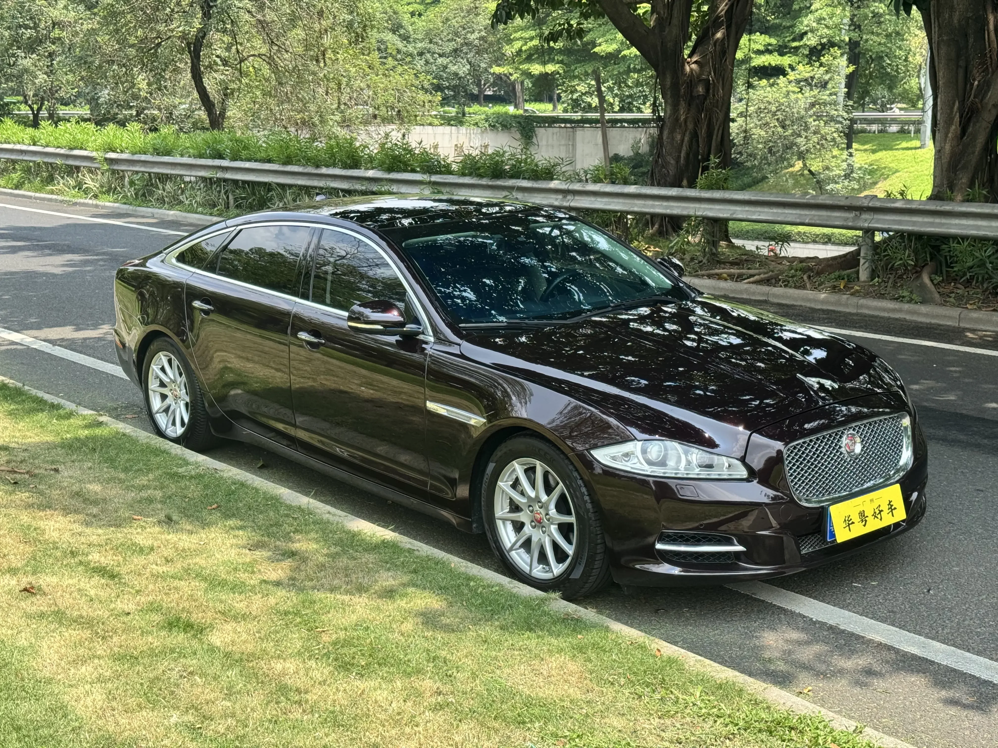 Jaguar XJ