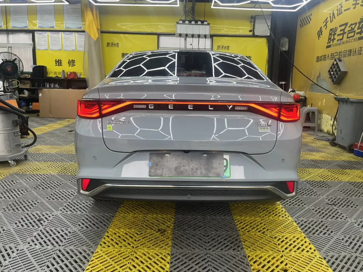 Geely Emgrand L HiP