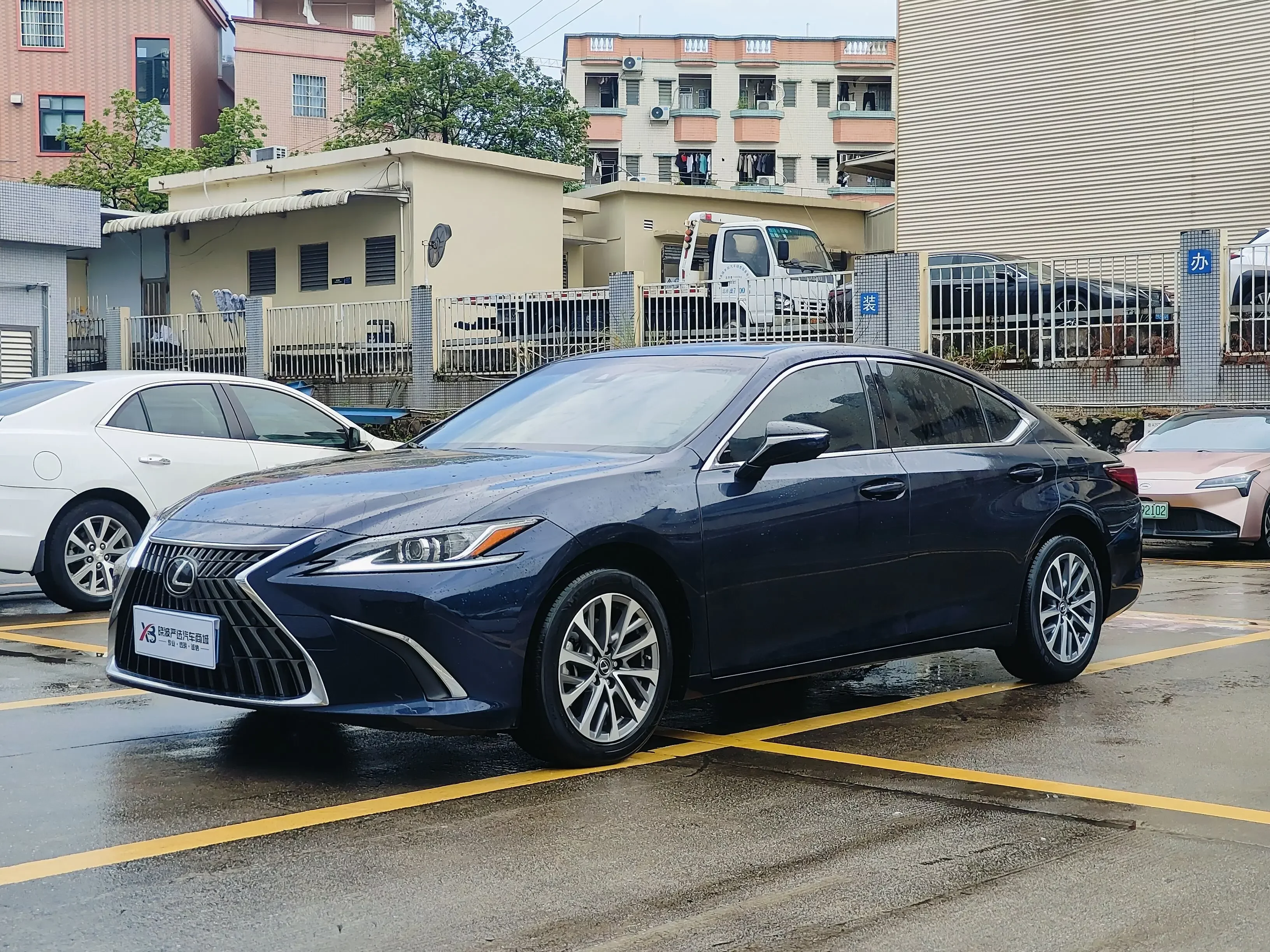 Lexus ES