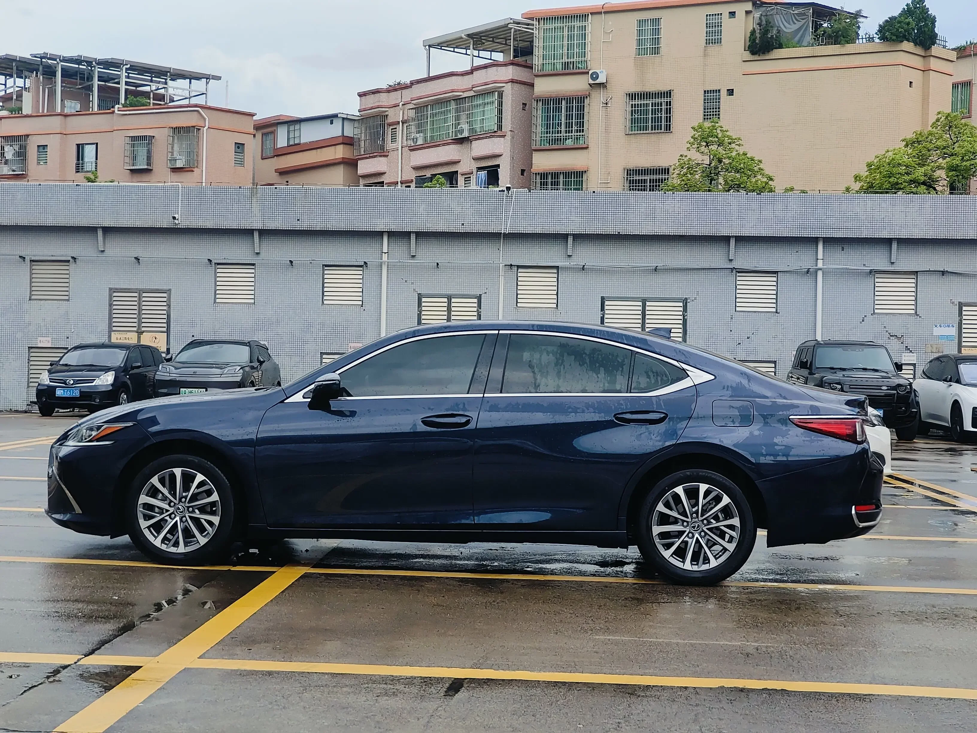 Lexus ES